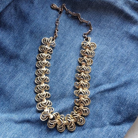 Coro Vintage Goldtone Necklace - Picture 7 of 11